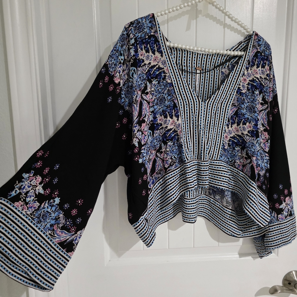 NWOT Free‎ People Oversize V Neck Kimono Sleeve Crop Top Blouse XS - Picture 2 of 7